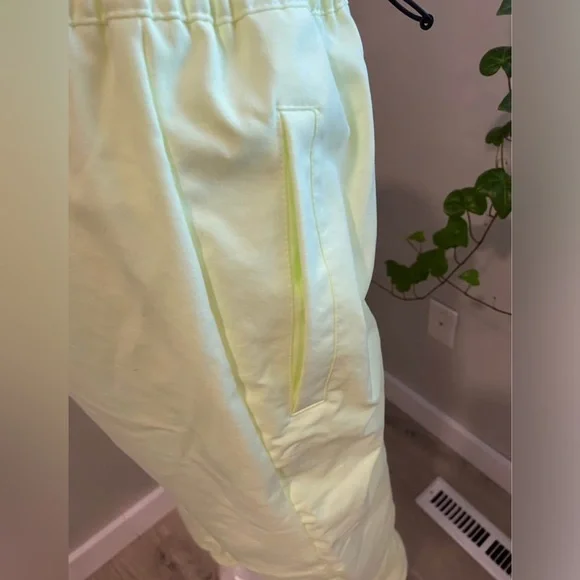 Nike Neon Yellow Joggers Pants Women’s Size XS Lightweight Athletic Pants - Picture 6 of 8